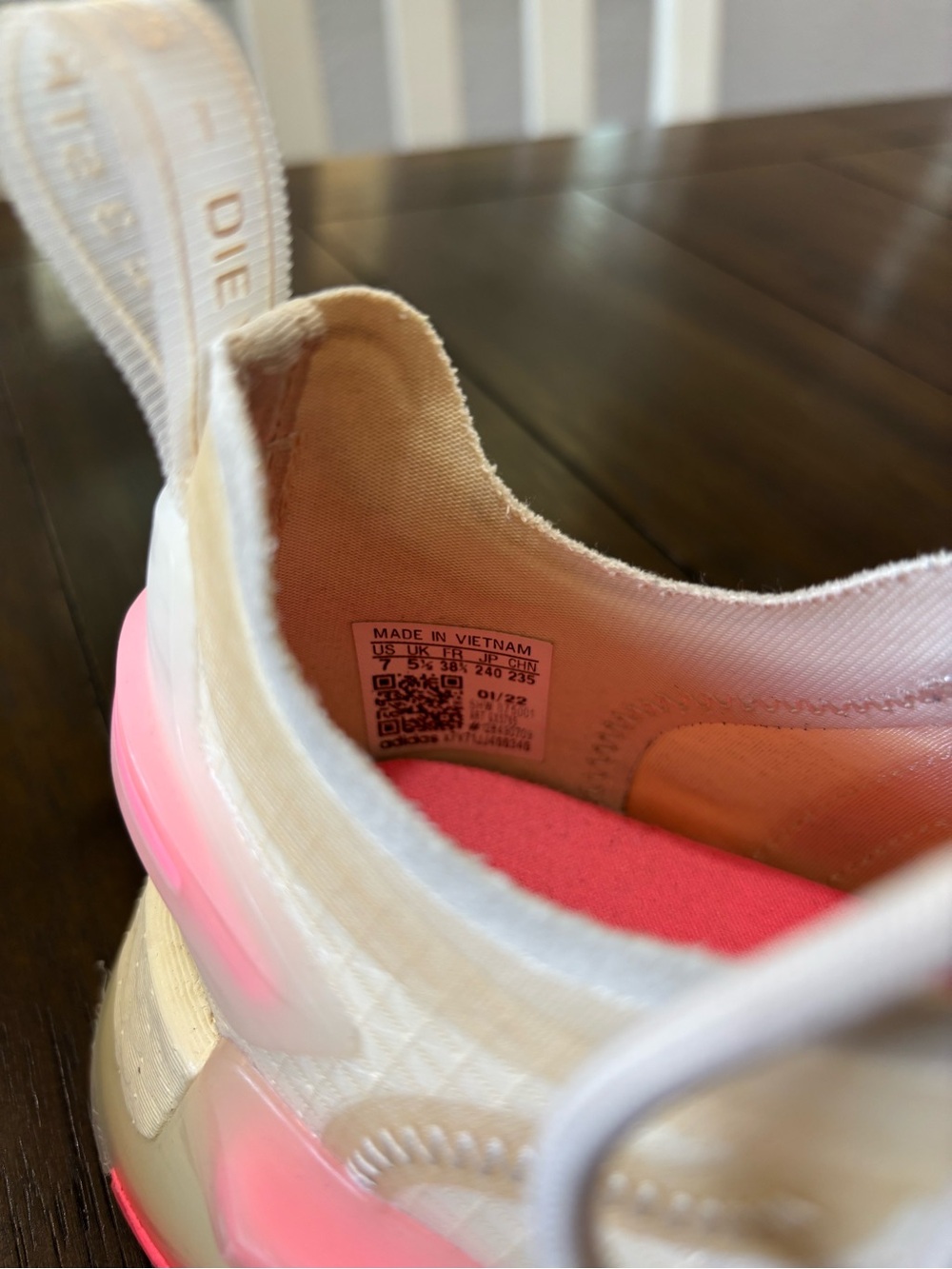 Adidas NMD_V3 Wonder White Pink Boost Sneakers Women’s Size 7 GX5785 - Picture 12 of 14
